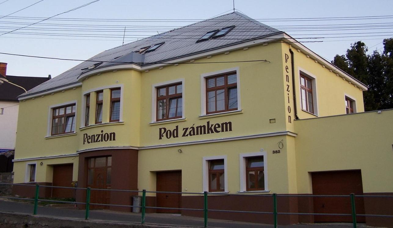 Penzion Pod Zamkem 维佐维采 外观 照片